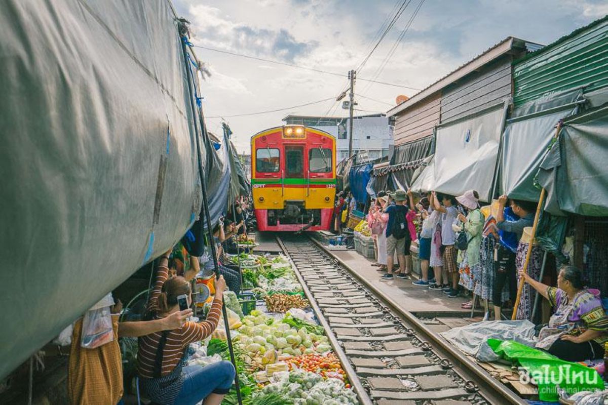 Maeklong Railway Market3-1