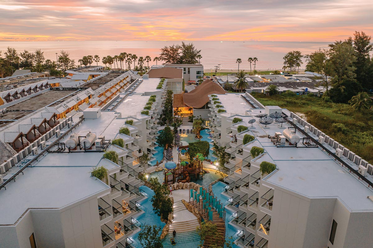 Phuket Emerald Beach Resort (ภูเก็ต เอเมอรัลด์บีช รีสอร์ท) ห้อง Deluxe Pool View 2 ท่าน, ภูเก็ต
