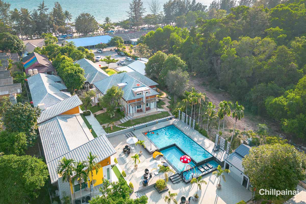 Pimtara Beach Resort (พิมพ์ธาราบีช รีสอร์ท) ห้อง ดีลักซ์ 2 ท่าน ระยอง