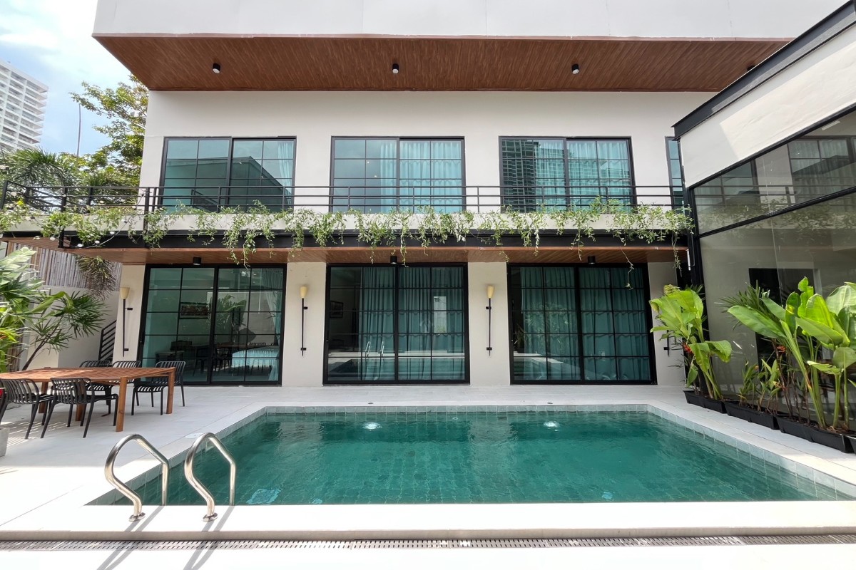 พูลวิลล่าพัทยา : V2 DOJO pool villa sexy 7 ห้องนอน เริ่ม 15 ท่าน