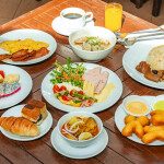 Ravindra Beach Resort and Spa (ราวินทรา บีช รีสอร์ท แอนด์ สปา) ห้อง Deluxe Family Room  2 ท่าน, พัทยา