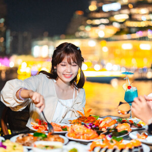 New Year Party COUNTDOWN : บุฟเฟ่ต์ดินเนอร์บนเรือหรูล่องแม่น้ำเจ้าพระยา Royal Princess Cruise, สำหรับ 1 ท่าน