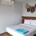 Samed Seaside Resort (เสม็ด ซีไซด์ รีสอร์ท) ห้อง เตียงใหญ่พร้อมวิวทะเลบางส่วน 2 ท่าน เกาะเสม็ด