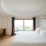 Samed Seaside Resort (เสม็ด ซีไซด์ รีสอร์ท) ห้อง เตียงใหญ่พร้อมวิวทะเล 2 ท่าน เกาะเสม็ด