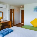 Samed Seaside Resort (เสม็ด ซีไซด์ รีสอร์ท) ห้อง เตียงใหญ่พร้อมวิวทะเล 2 ท่าน เกาะเสม็ด