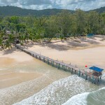 สีฟ้า รีสอร์ท (Sea Far Resort) ห้อง Beach front bungalow 2 ท่าน ,เกาะกูด