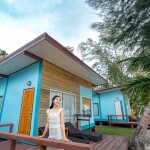 สีฟ้า รีสอร์ท (Sea Far Resort) ห้อง Beach front bungalow 2 ท่าน ,เกาะกูด