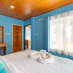 สีฟ้า รีสอร์ท (Sea Far Resort) ห้อง Beach front bungalow 2 ท่าน ,เกาะกูด