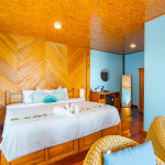 Seafar Resort (สีฟ้า รีสอร์ท) ห้อง Beach Front Deluxe with Jacuzzi 2 ท่าน เกาะกูด