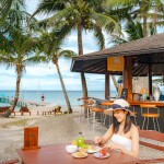 Seafar Resort (สีฟ้า รีสอร์ท) ห้อง Beach Front Deluxe with Jacuzzi 2 ท่าน เกาะกูด