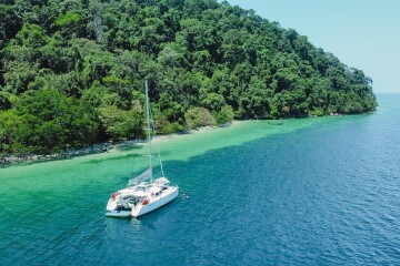 Koh Lipe One-Day Trip: 4-Island Snorkeling by Catamaran Yacht with Round-Trip Transfer & Lunch