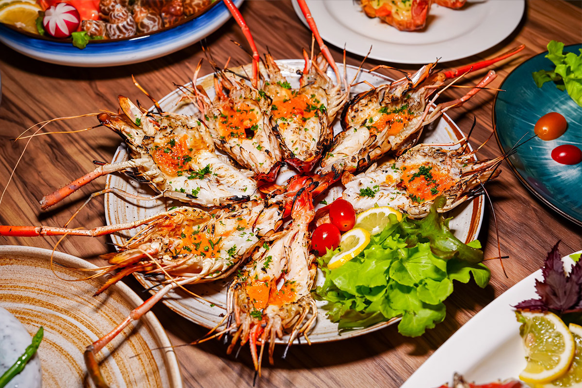 บุฟเฟต์ Seafood Buffet Dinner (Silver) on Fri - Sat for 2 persons ที่ ห้องอาหาร โรงแรมเดอะ เบอร์เคลีย์ ประตูน้ำ