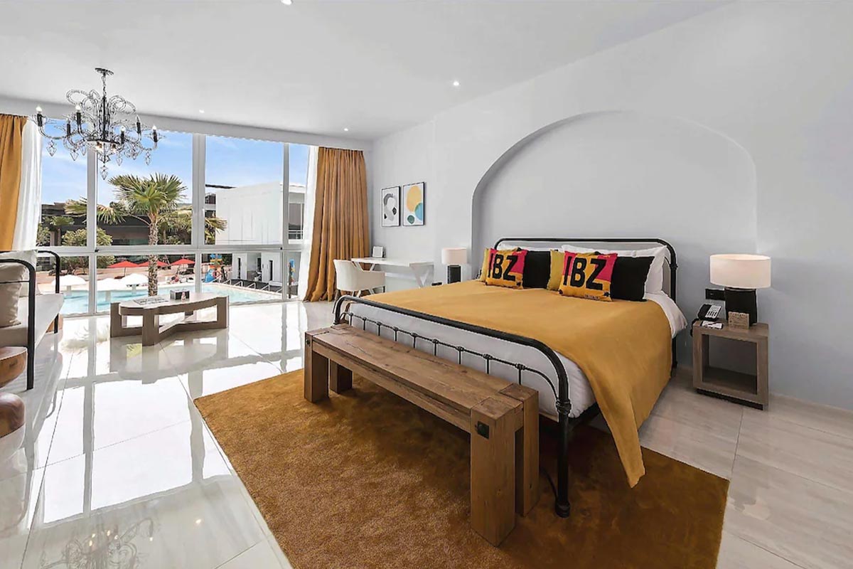 The Gems Mining Pool Villas Pattaya (เดอะ เจมส์ ไมนิ่ง พูลวิลล่า พัทยา) ห้อง Platinum One-bedroom Pool View 2 ท่าน พัทยา