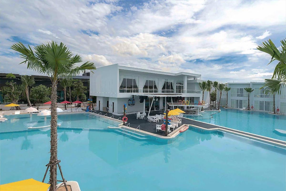 The Gems Mining Pool Villas Pattaya (เดอะ เจมส์ ไมนิ่ง พูลวิลล่า พัทยา) ห้อง Platinum One-bedroom Pool View 2 ท่าน พัทยา
