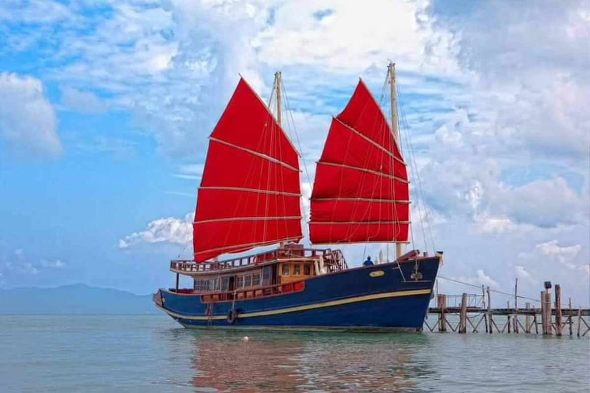 Sunset Dinner Cruise : ทริปล่องเรือใบดินเนอร์ ชมพระอาทิตย์ตก (จอยกรุ๊ป) สำหรับ 1 ท่าน, เกาะสมุย