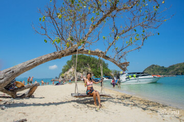 Hong Island Krabi Tour · Join-in Long-tail Boat